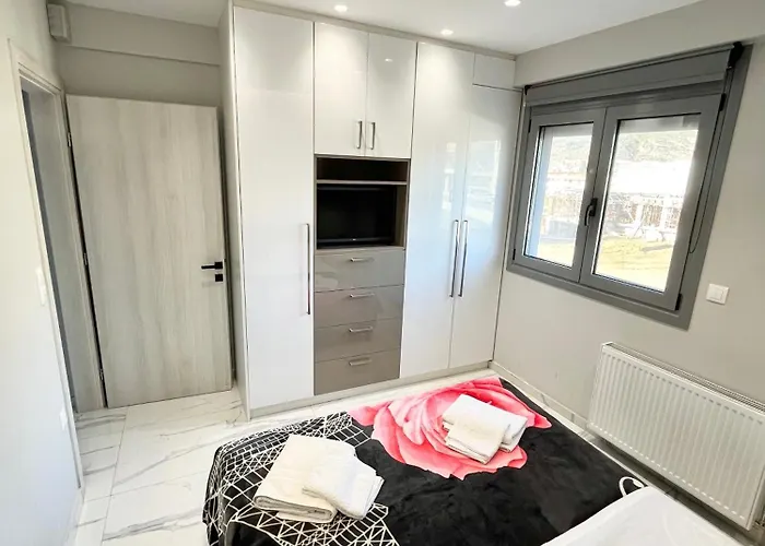 Апартаменты Blueline 1 Лоутраки